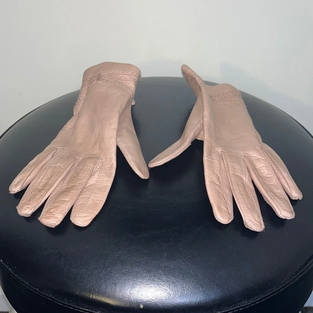 Rayon Gloves Made in Italy size 6 1/2 color is tan